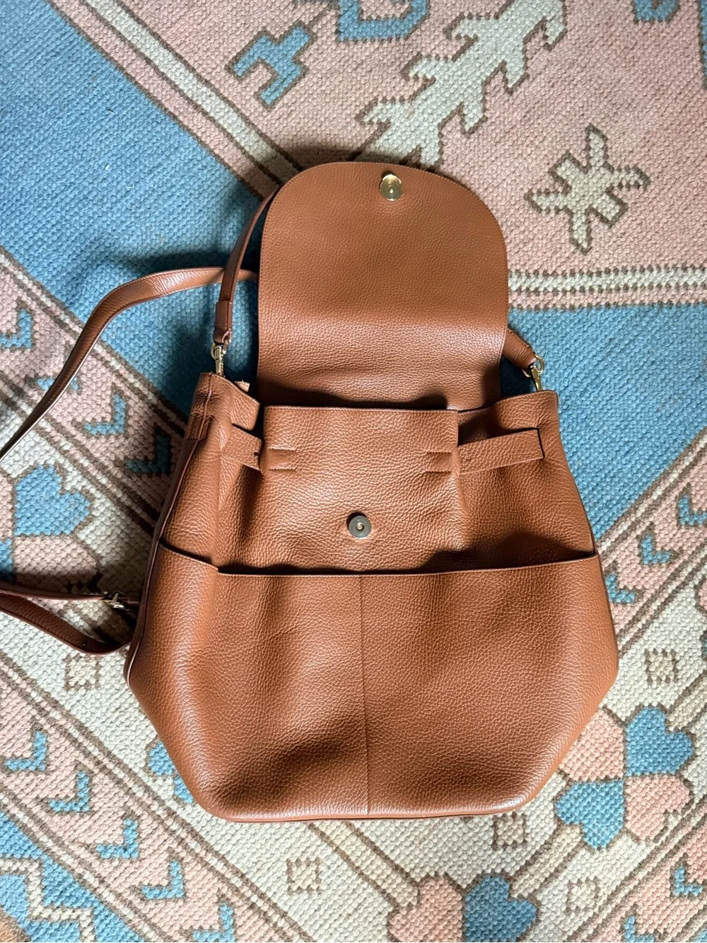 Cuyana Women’s Tan Leather backpack with shoulder strap - Picture 2 of 6